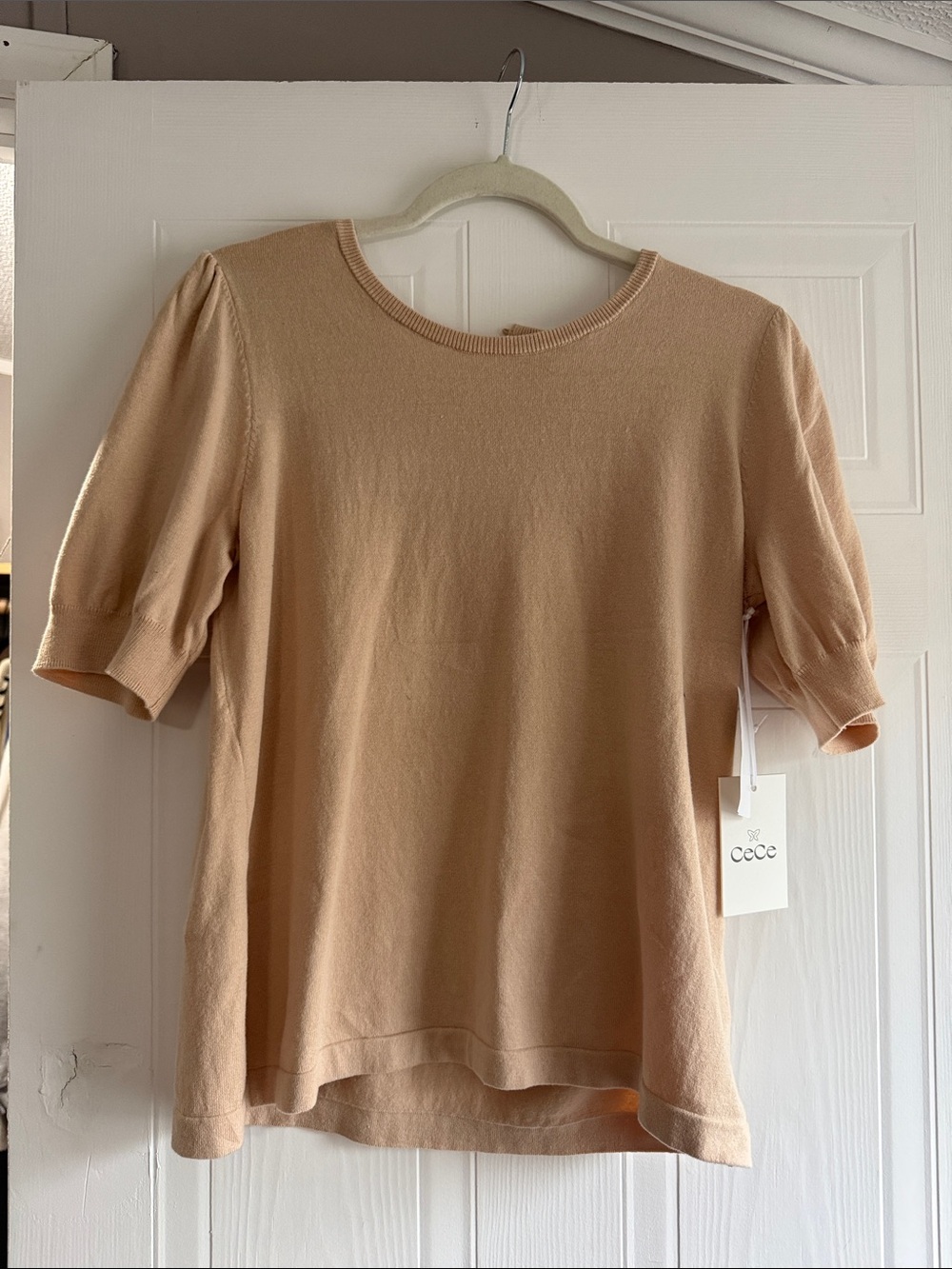 CeCe NWT light weight sweater top